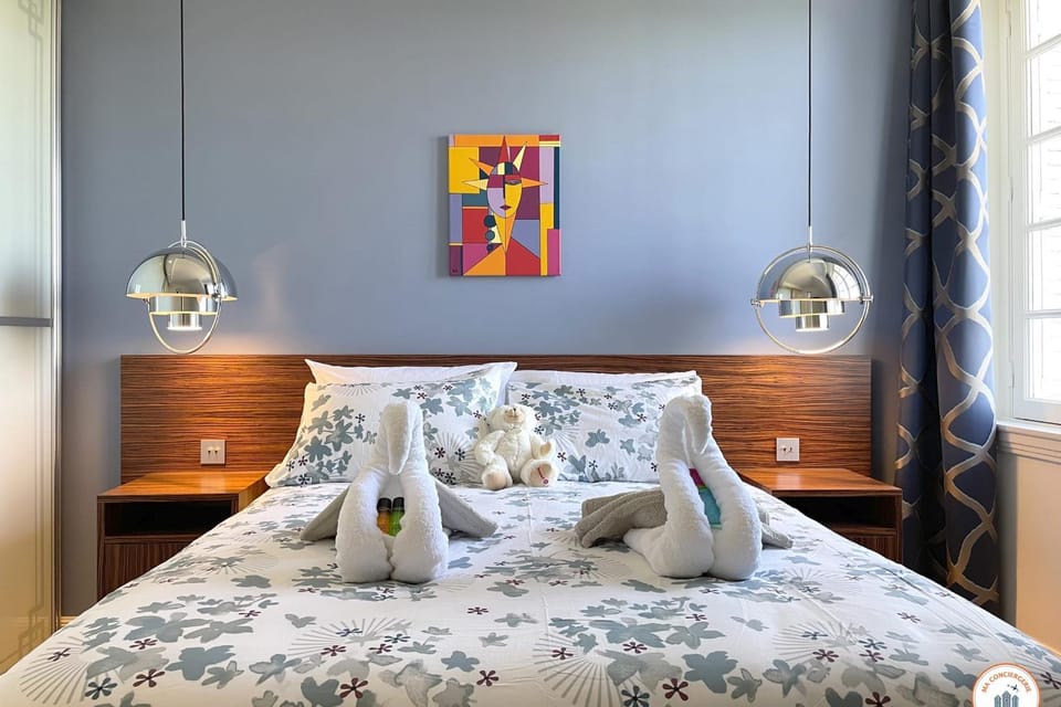 Bed, Bedroom