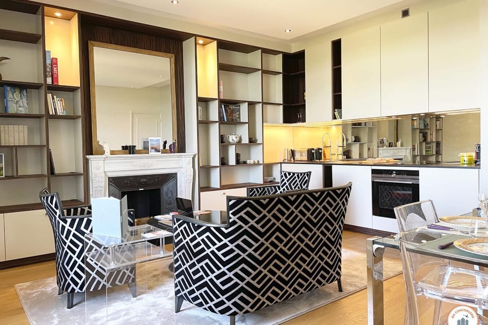 Kitchen or kitchenette, Living room, Dining area