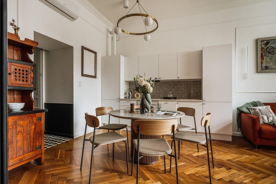 Kitchen or kitchenette, Living room, Dining area