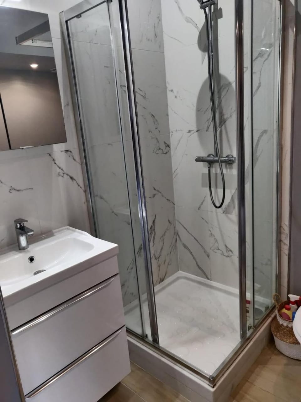 Petit chalet avec piscine privée Chalet in Auvergne-Rhône-Alpes