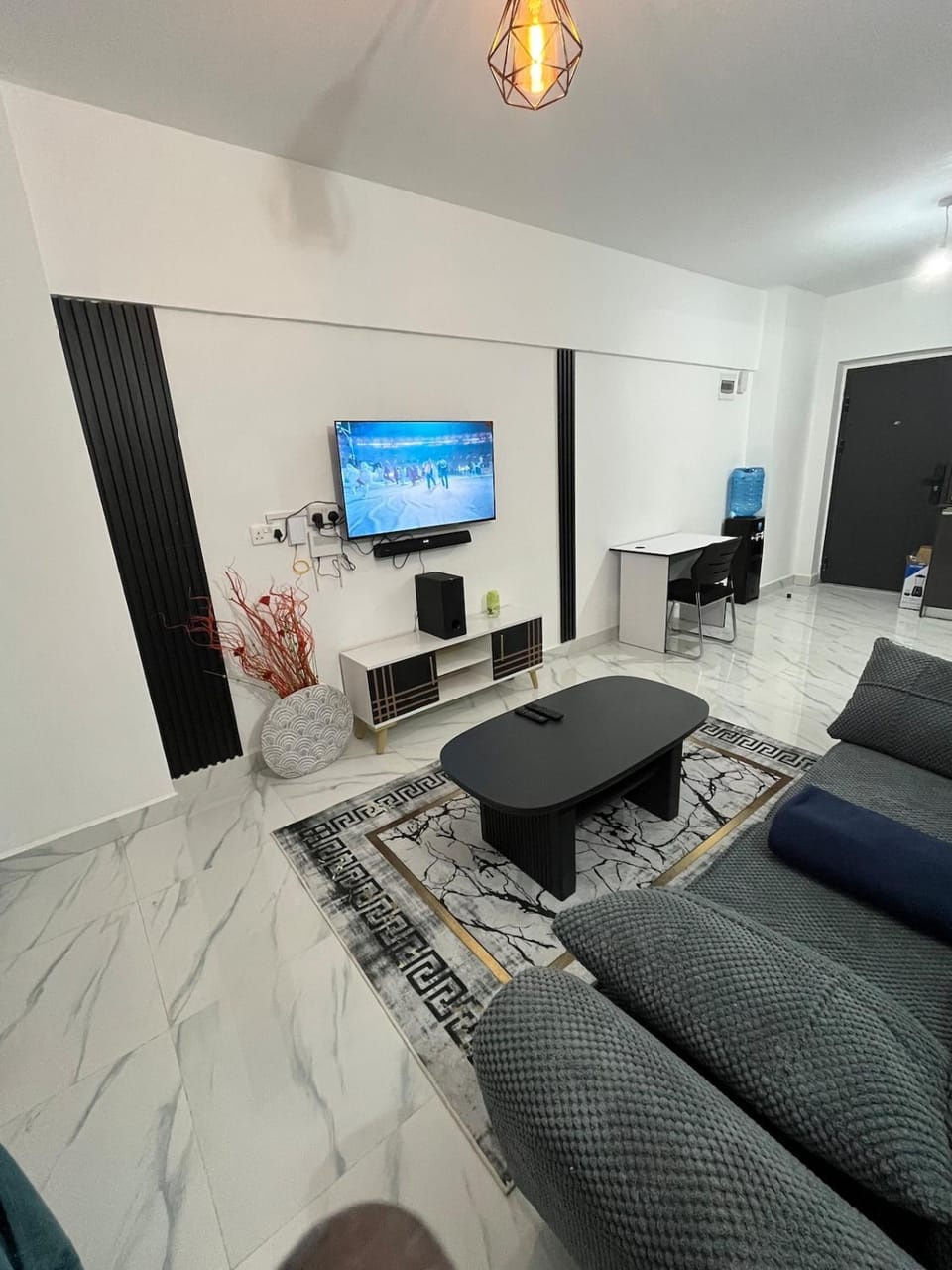TV and multimedia, Living room, Seating area, Evening entertainment