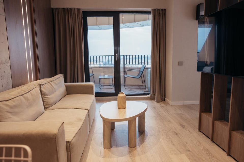 TV and multimedia, View (from property/room), Balcony/Terrace, Living room, Seating area