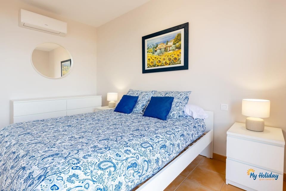 Bed, Photo of the whole room, Bedroom, air conditioner