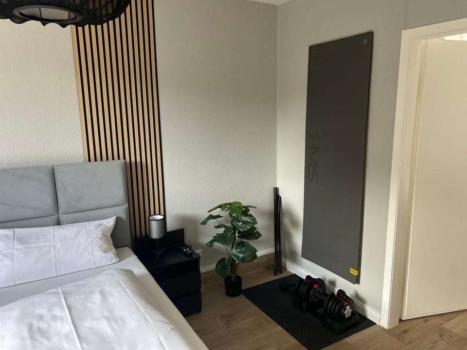 Bed, Fitness centre/facilities, Photo of the whole room, Bedroom