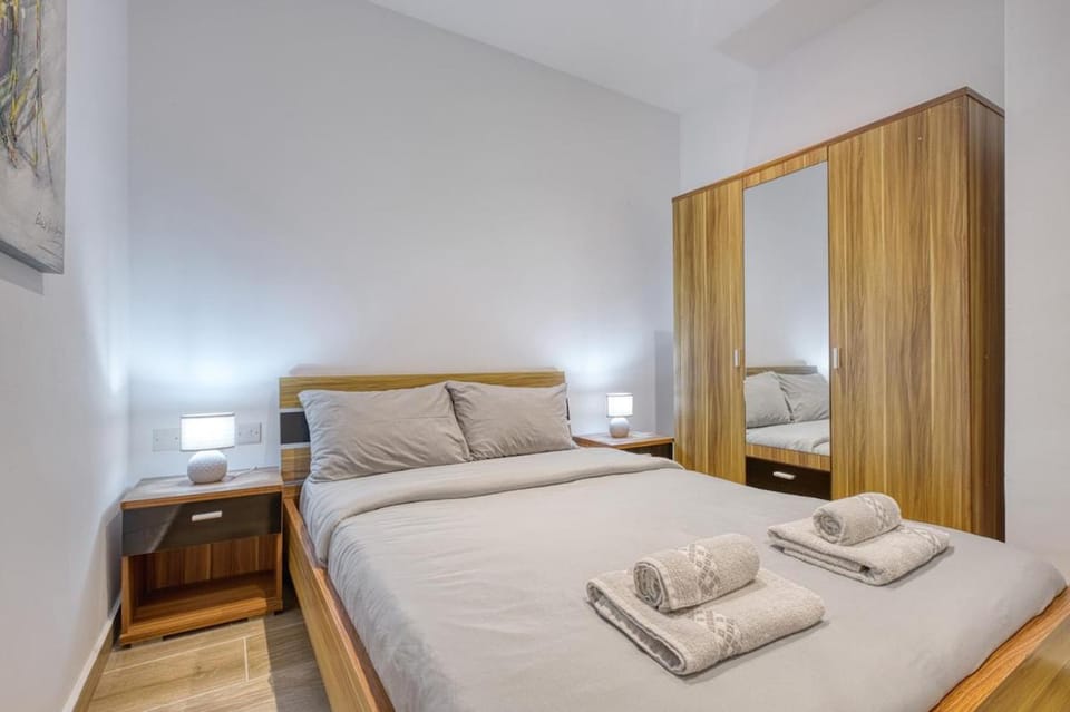 Modern 2 Bedroom Apartment in the Heart of Sliema Apartment in Sliema