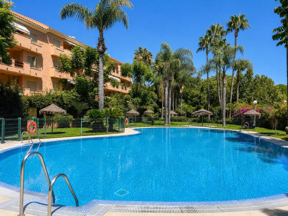 Property building, Garden, Swimming pool