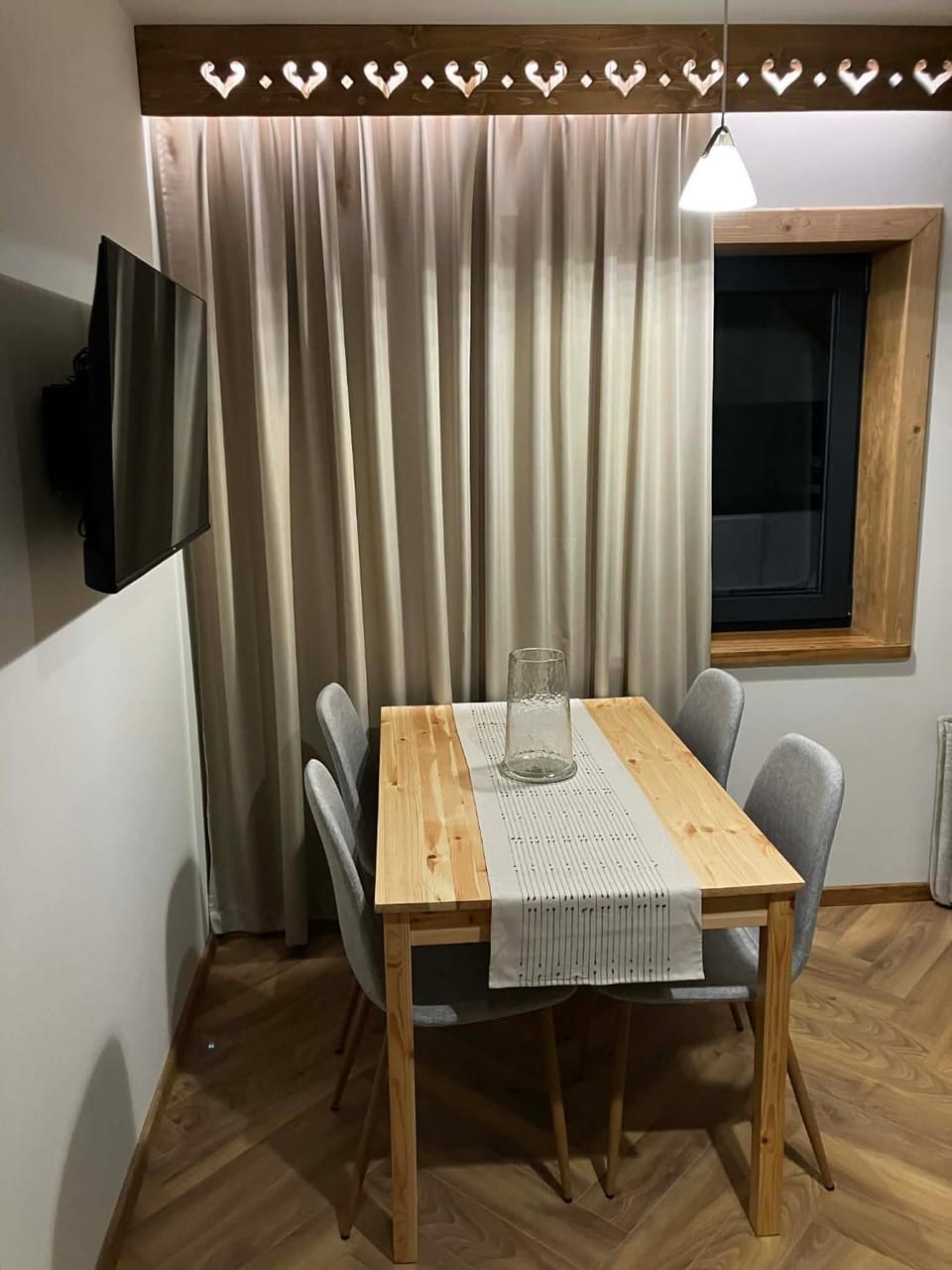 TV and multimedia, Living room, Dining area, Evening entertainment
