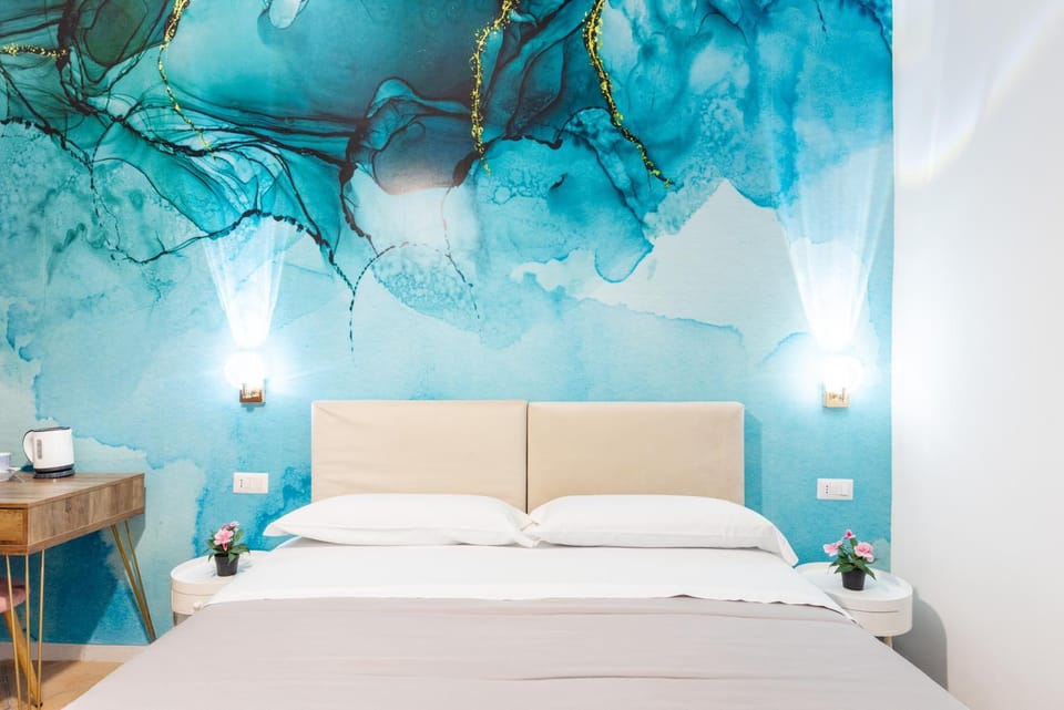 Bed, Photo of the whole room, Decorative detail, Bedroom