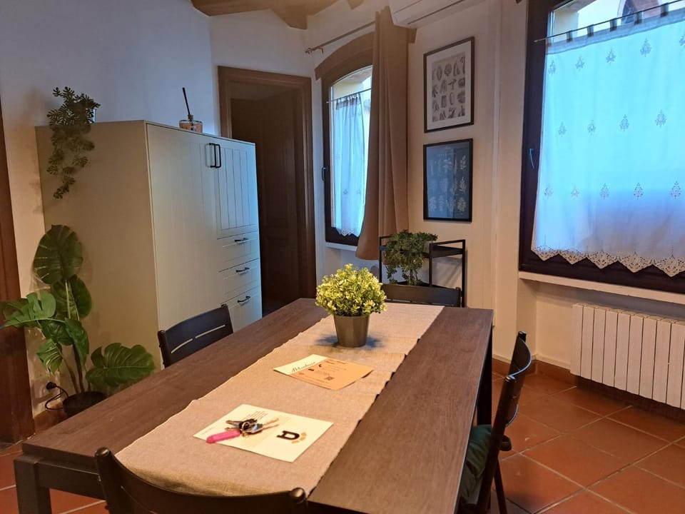 Dining area, Lunch