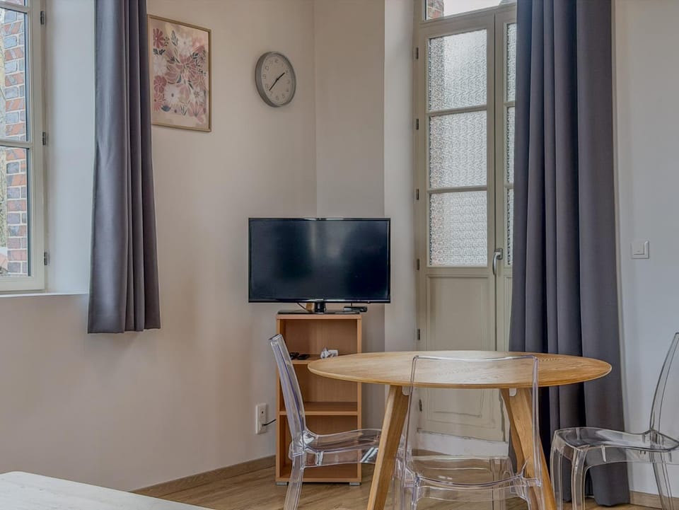 TV and multimedia, Dining area