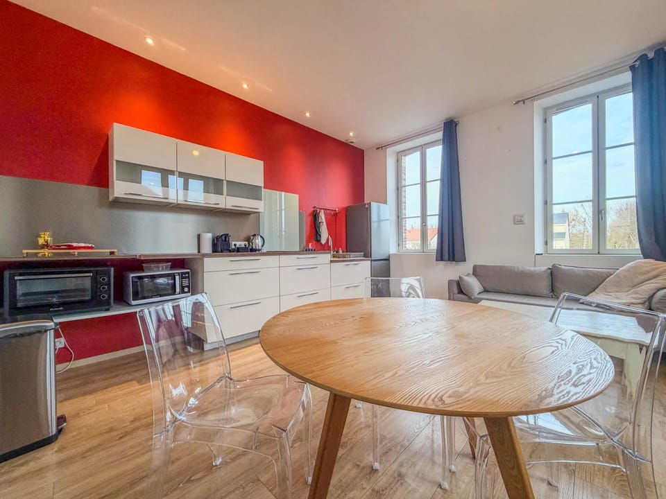 Living room, Seating area, Dining area, stove