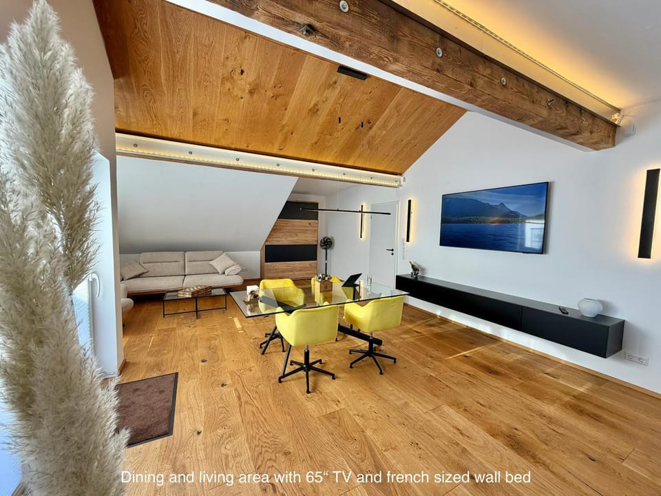 TV and multimedia, Living room, Food