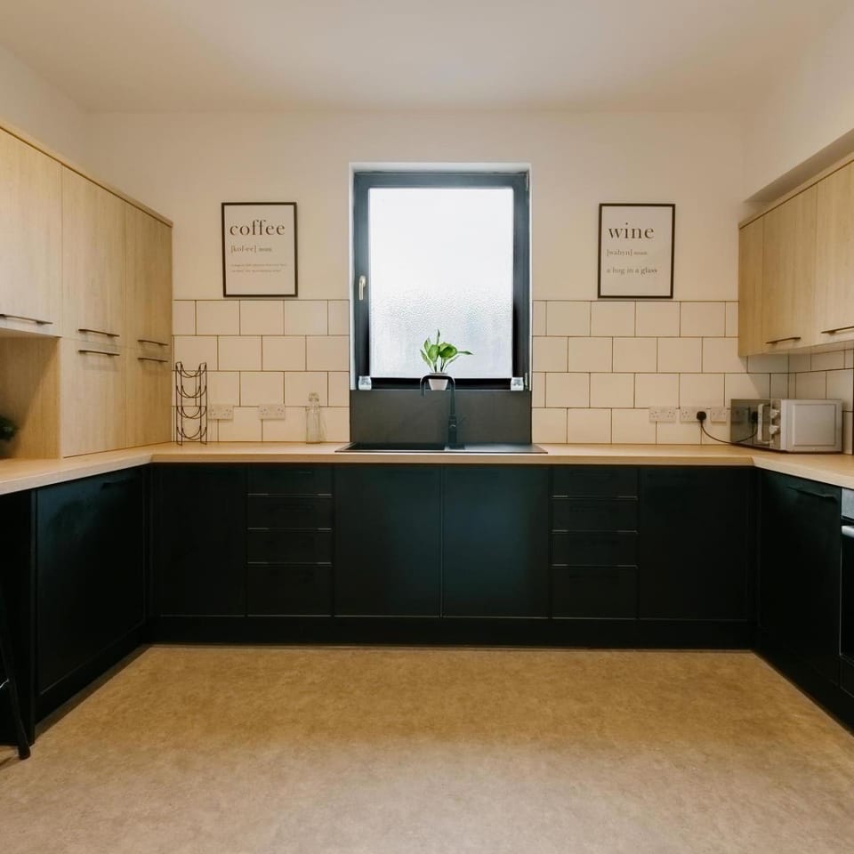 Kitchen or kitchenette, Communal kitchen