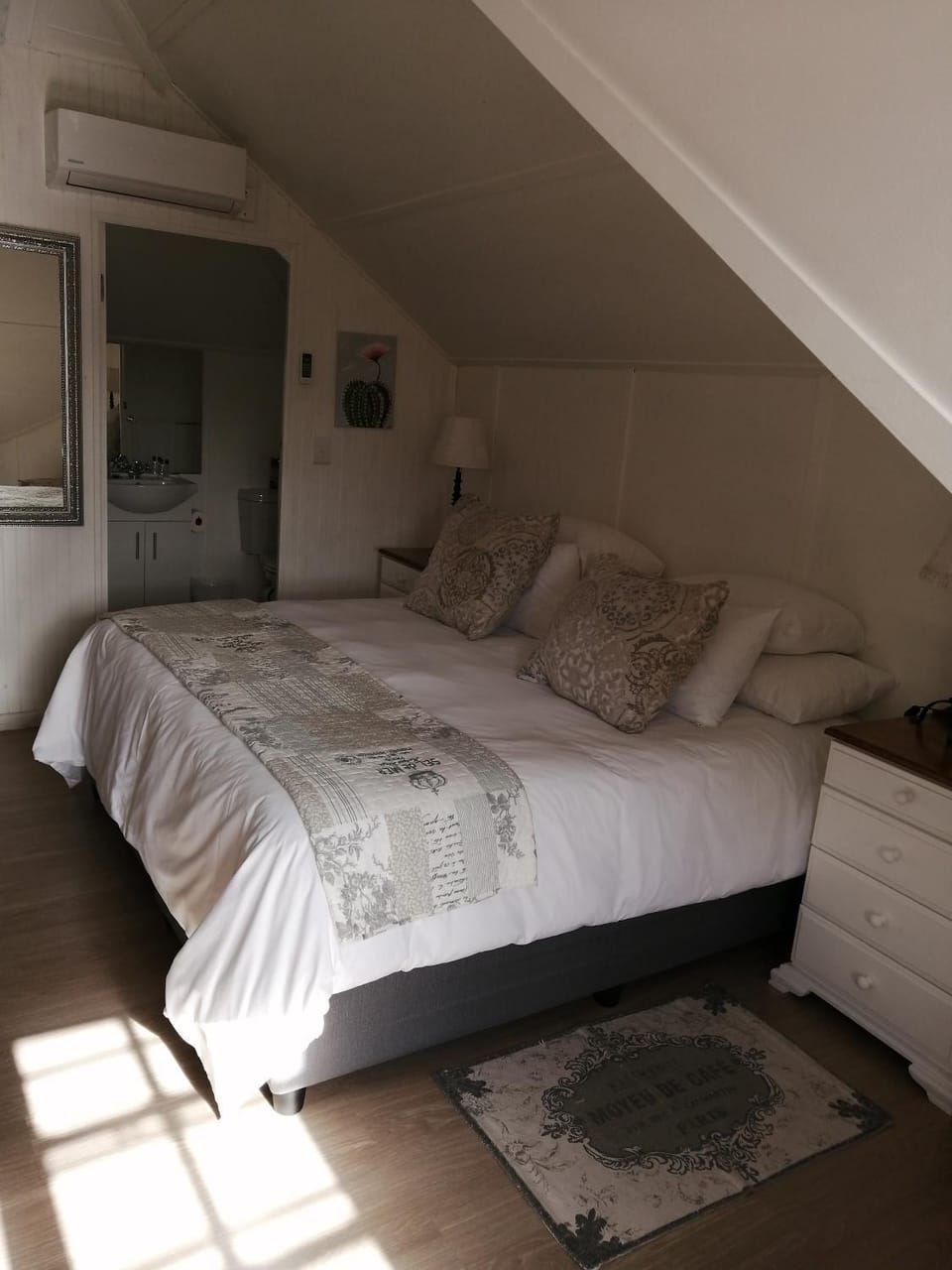 Photo of the whole room