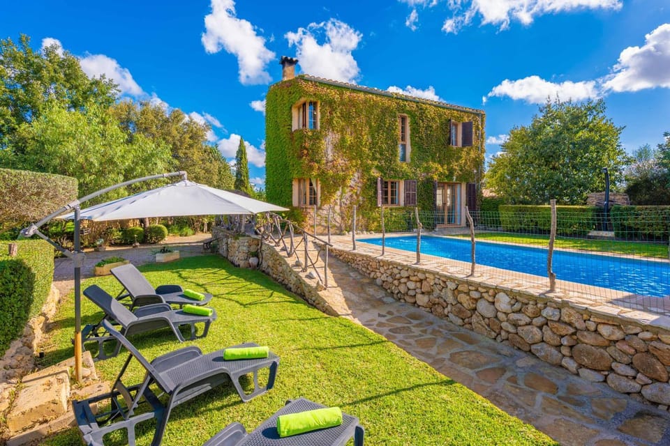 Property building, Garden, Swimming pool