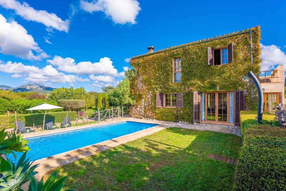 Property building, Garden, Swimming pool