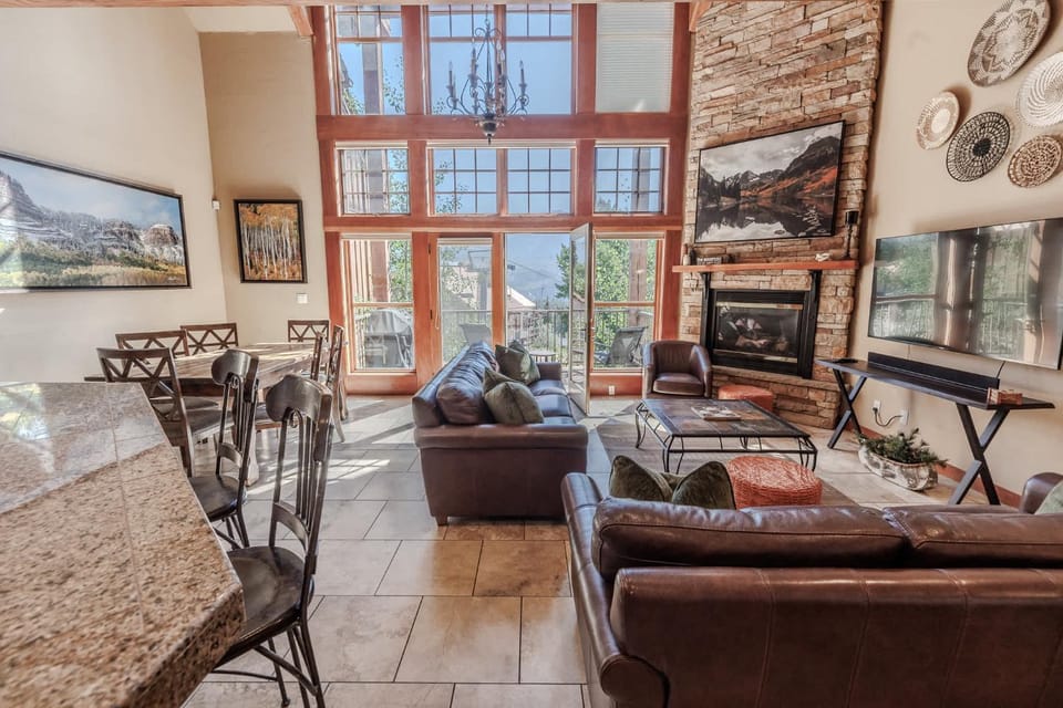 Elkpoint 3-True Ski-In Ski-Out Family Villa House in Purgatory