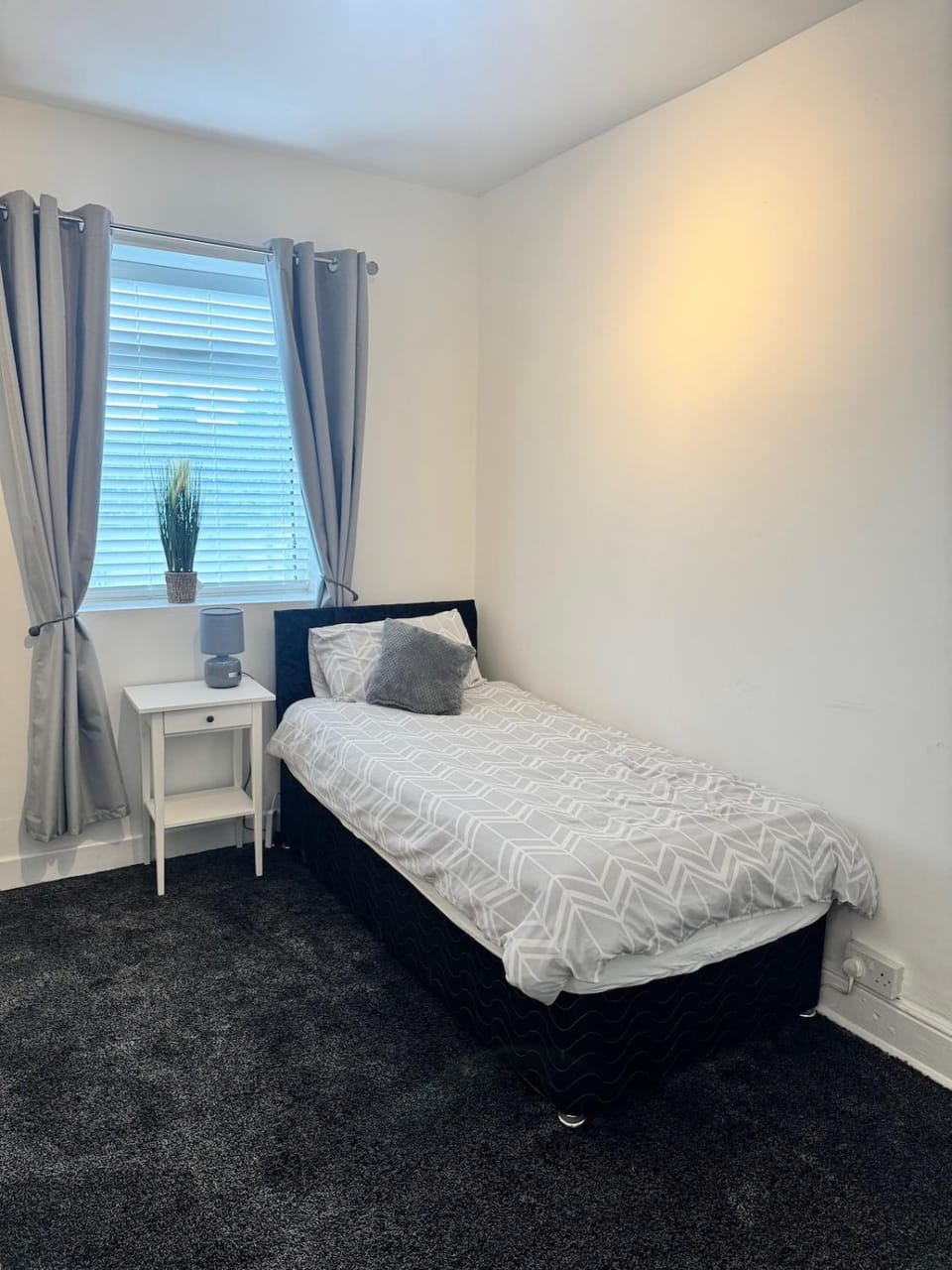 Bed, Photo of the whole room, Bedroom