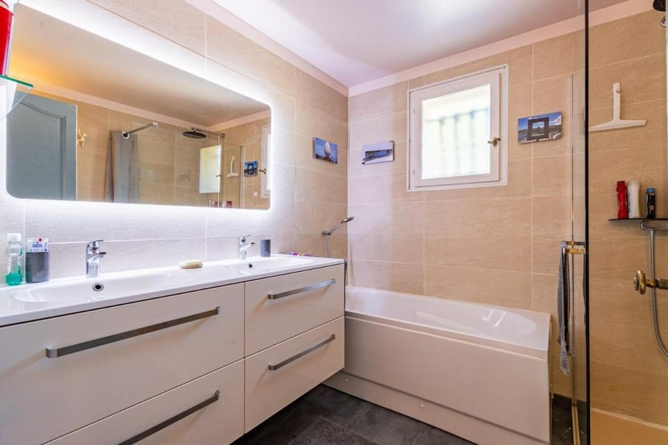 Villa A l'ombre du Géant climatisée piscine pour 8 personnes House in Bédoin