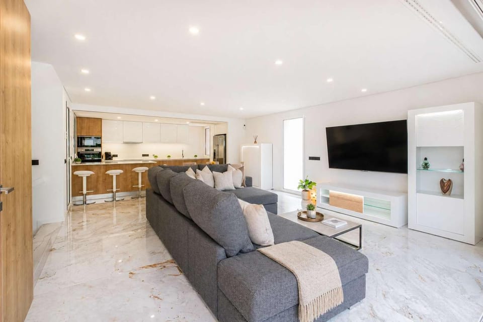 Kitchen or kitchenette, Living room, Dining area
