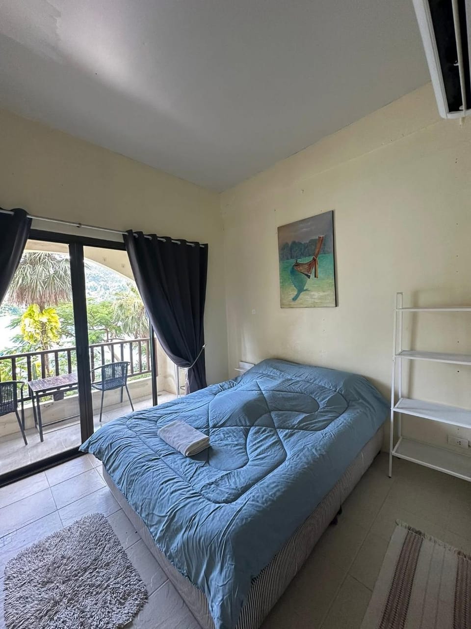 Bed, Photo of the whole room