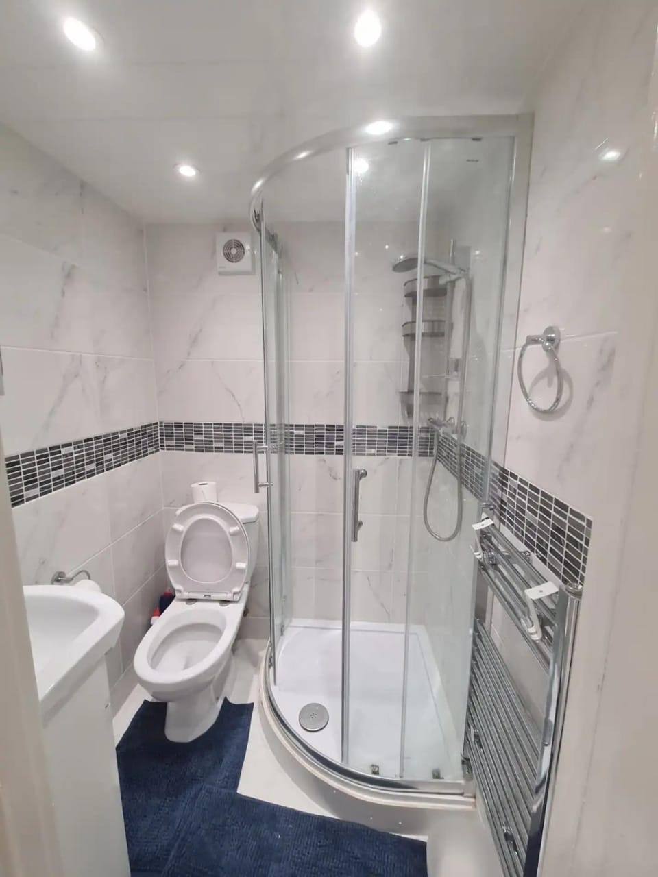 2 bedroom Flat Heathrow Apartment in Southall