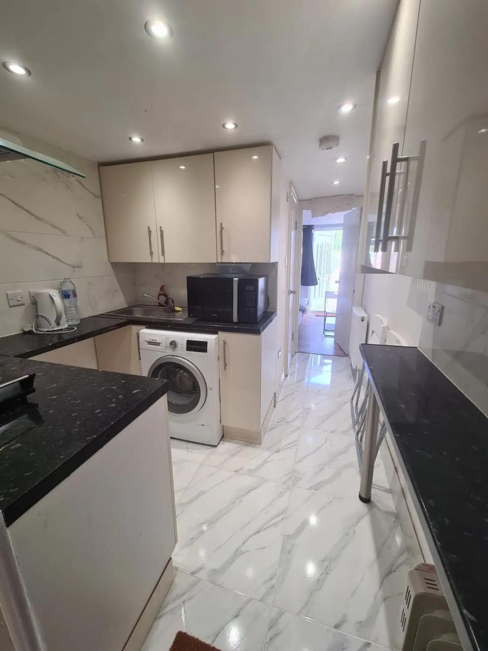 2 bedroom Flat Heathrow Apartment in Southall