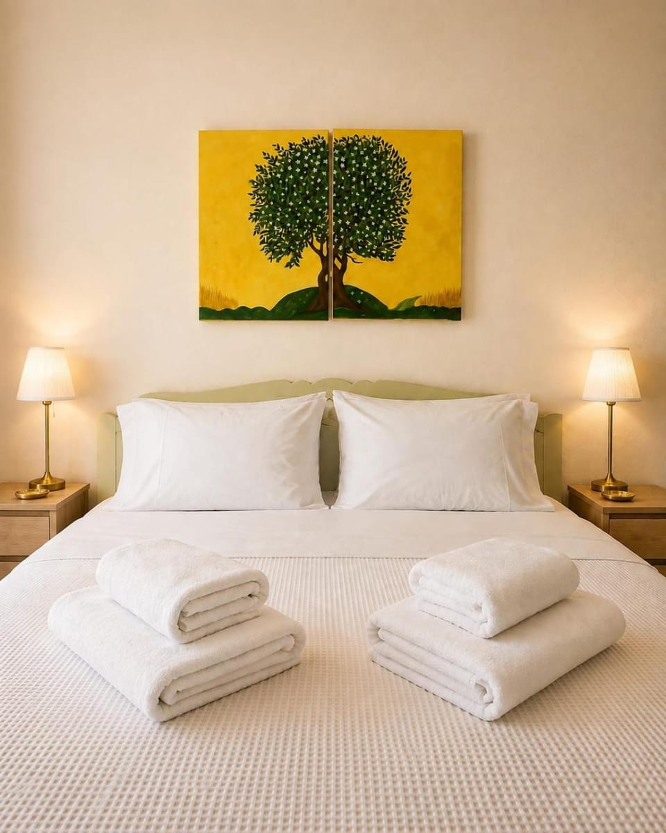 Bed, towels
