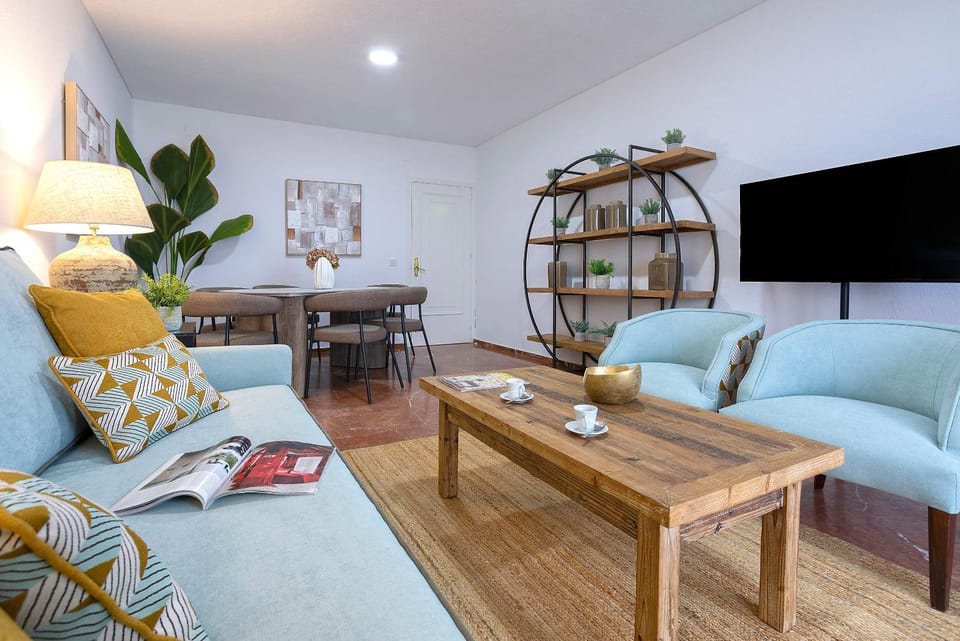 TV and multimedia, Living room, Seating area, air conditioner