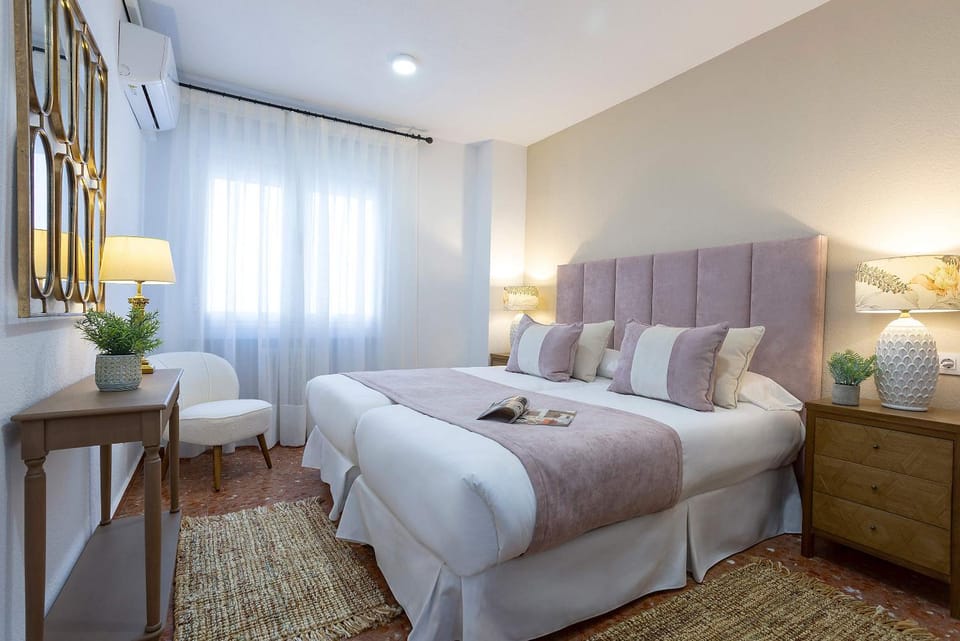 Bed, Photo of the whole room, Bedroom, wardrobe, air conditioner