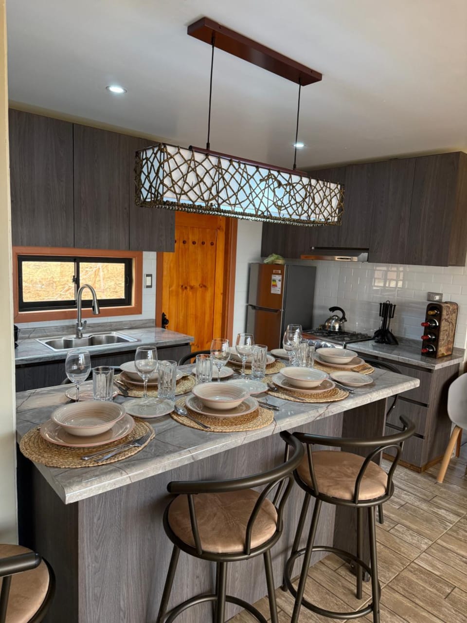 Kitchen or kitchenette, Dining area