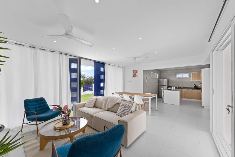 Modern 4BR Villa with Pool Gym & Outdoor Kitchen Villa in Jan Thiel