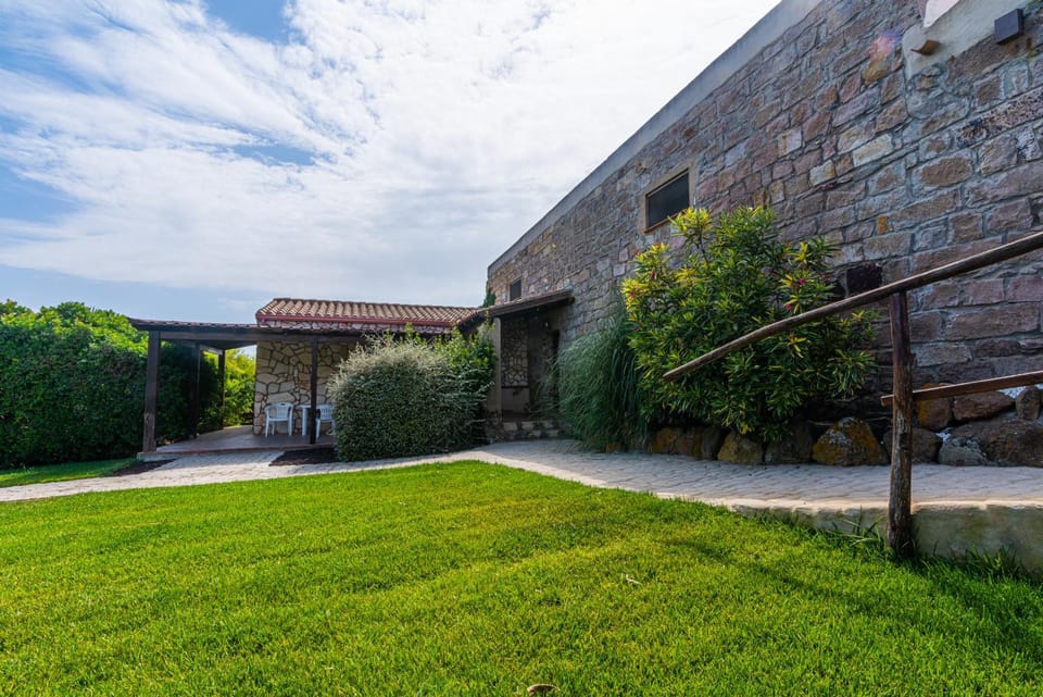 Facade/entrance, Garden