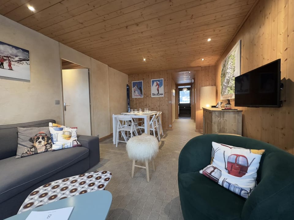 Communal lounge/ TV room, Living room