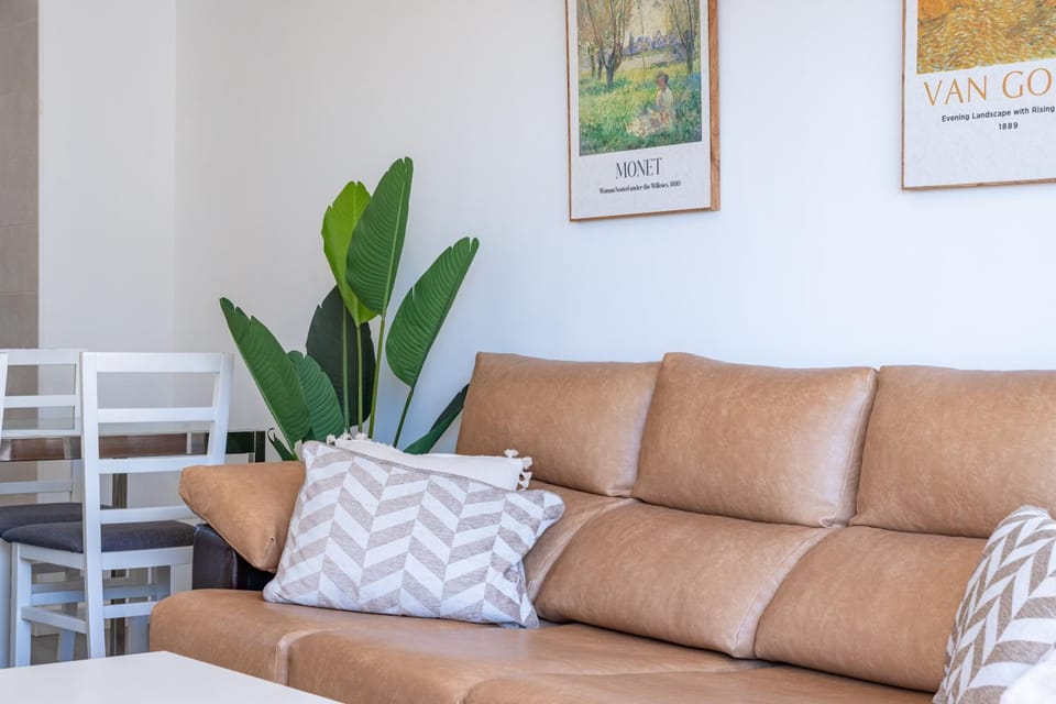 TV and multimedia, Living room, Dining area, air conditioner