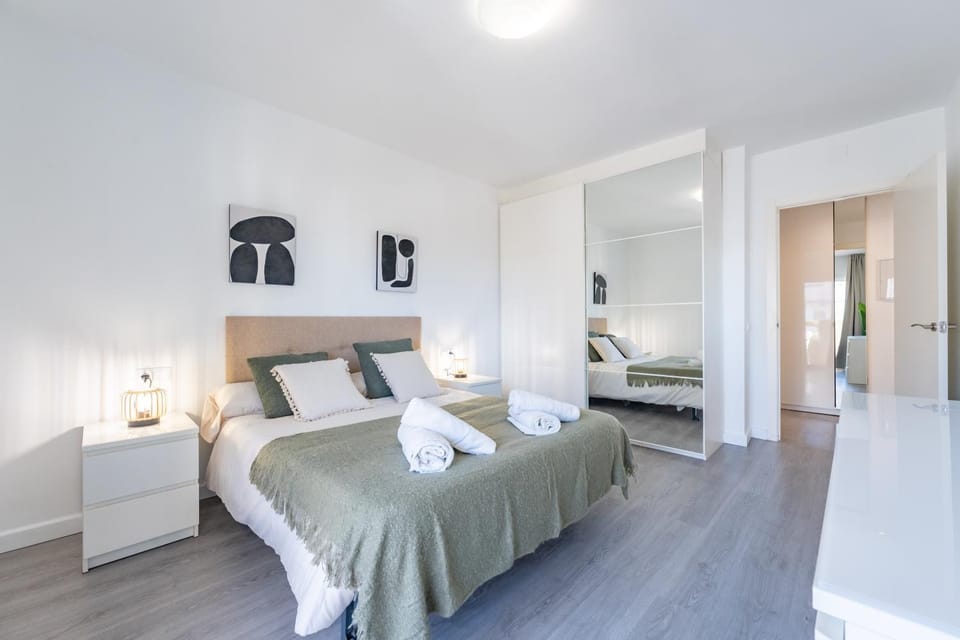 Bed, Photo of the whole room, Bedroom, wardrobe, air conditioner