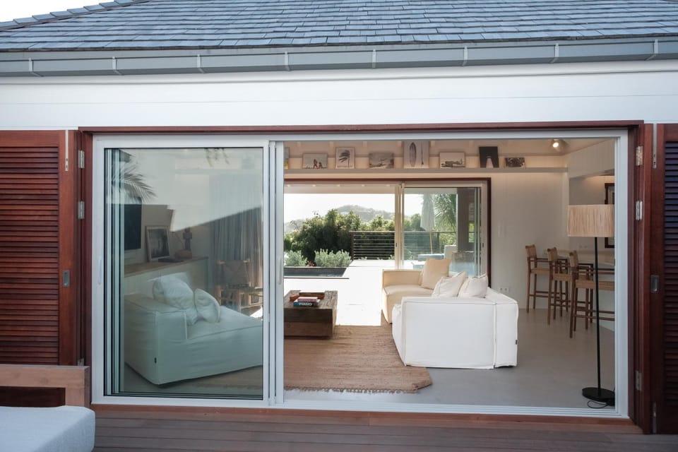 Patio, Day, Living room