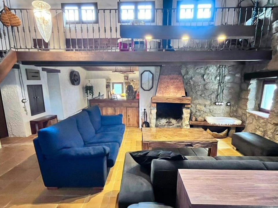 TV and multimedia, Living room, fireplace