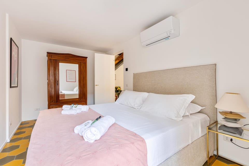 Bed, Photo of the whole room, Bedroom, towels, air conditioner