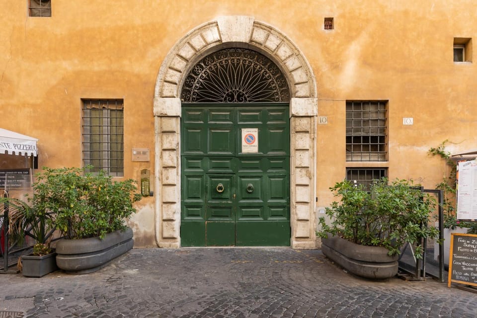 Facade/entrance