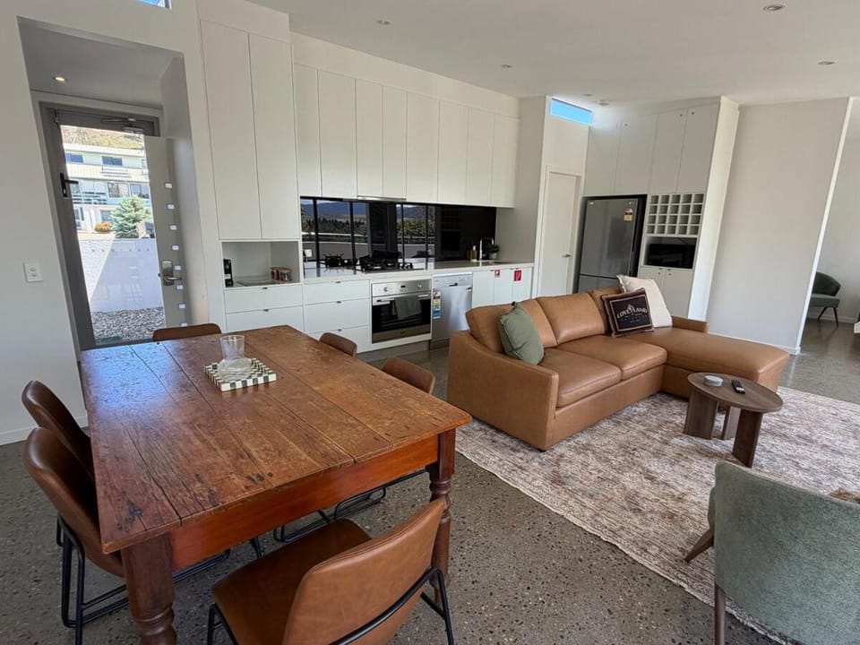 Loveland Penthouse Luxe Lakeside Escape Apartment in Jindabyne