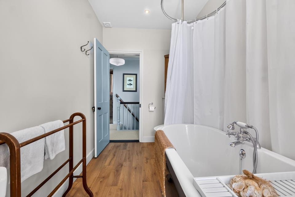 Sunray House - Sea View, Beach Front Holiday Home House in Felixstowe