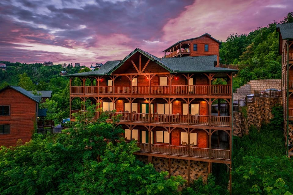 Cherokee Dreams Lodge House in Gatlinburg