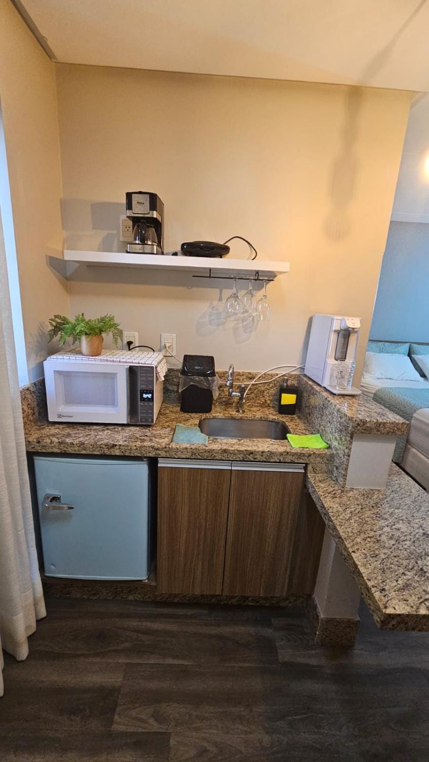 Kitchen or kitchenette, minibar, toaster