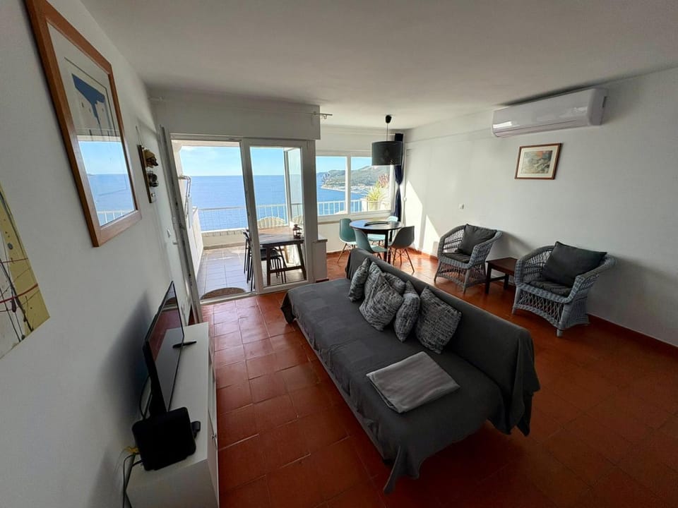 Communal lounge/ TV room, Natural landscape, TV and multimedia