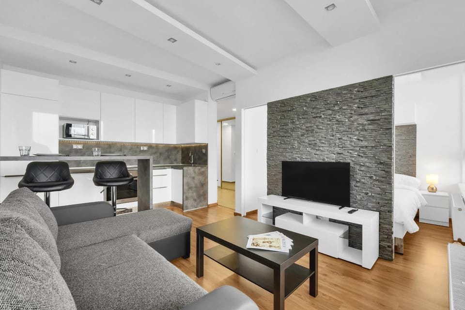 TV and multimedia, Kitchen or kitchenette, Living room, Seating area, Evening entertainment