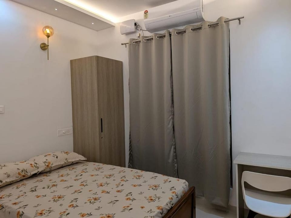 Bedroom, wardrobe, air conditioner