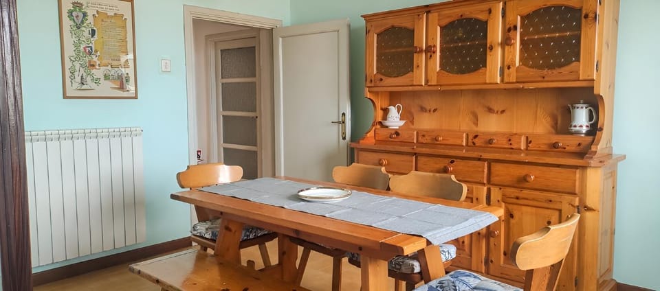 Dining area, heating, kitchen