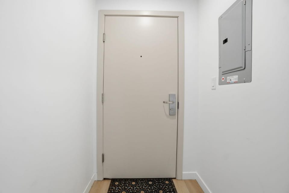 Luxury 1Beds and 2Beds in Downtown Edmonton close to Rogers Apartment in Edmonton