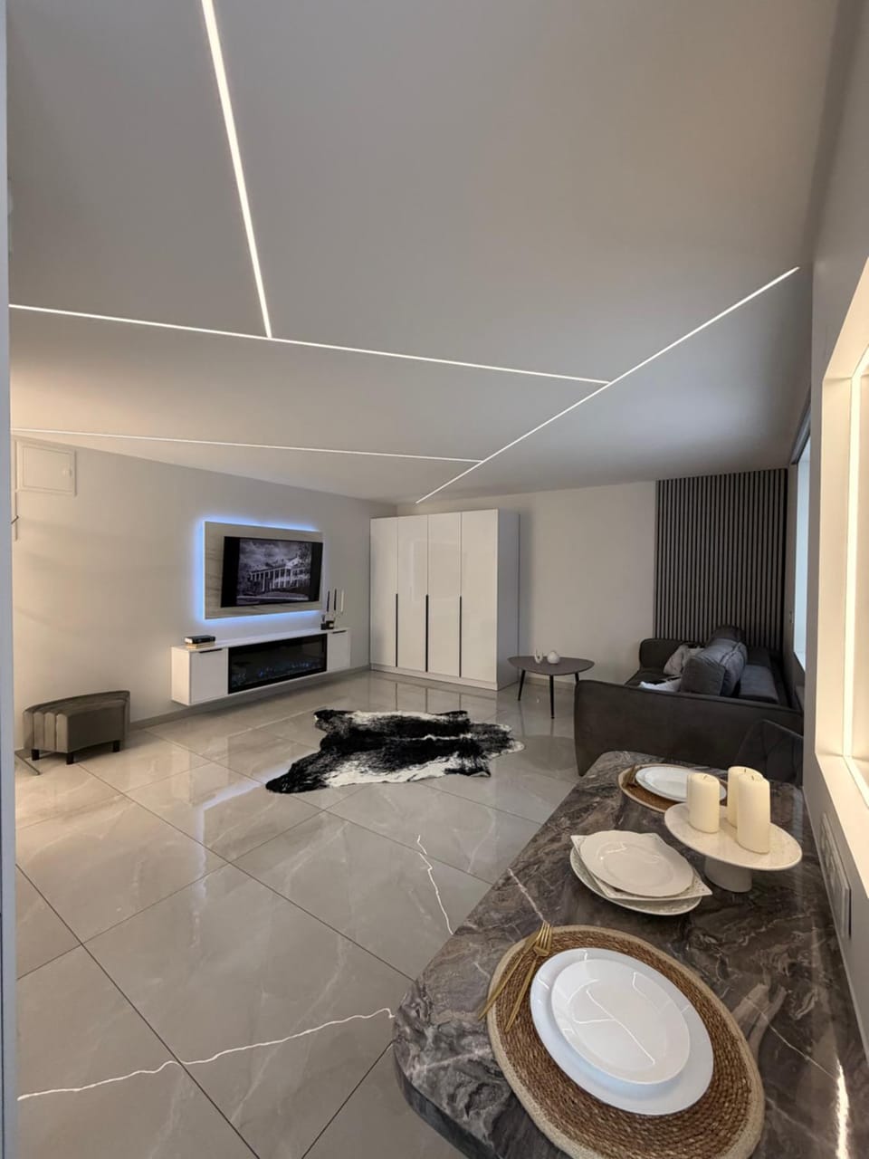 TV and multimedia, Coffee/tea facilities, Kitchen or kitchenette, Living room, Seating area, Dining area, fireplace, internet
